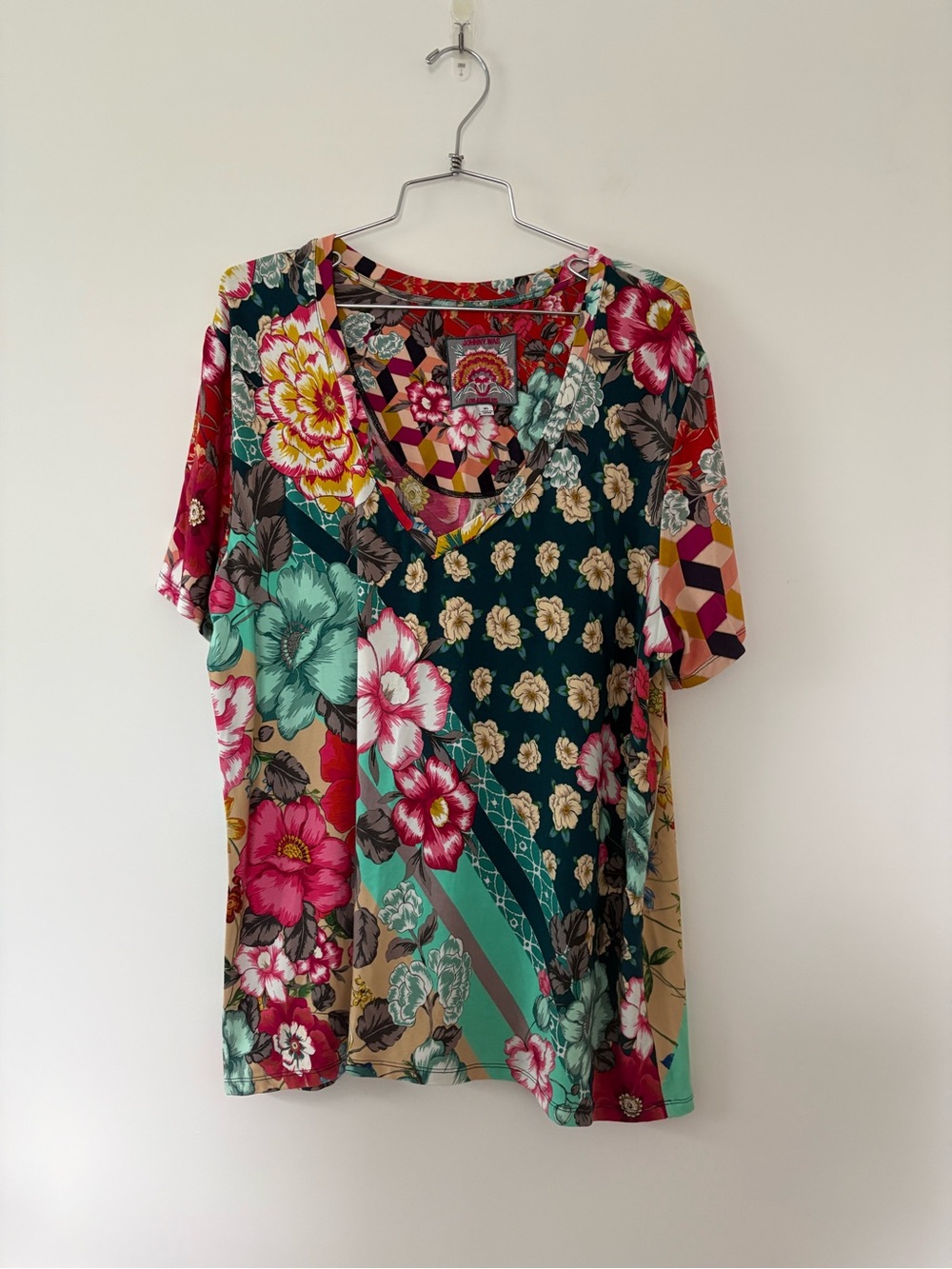Johnny Was Multicolor Floral V-Neck Short Sleeve Tee sz XL